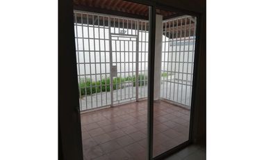SE ALQUILA CASA EN ISLAS DE MONTELIMAR