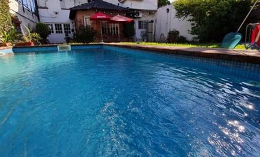 HAEDO SUR  EXCLENTE CHALET 5 AMBIENTES CON FONDO Y PISCINA