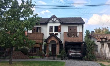 HAEDO SUR  EXCLENTE CHALET 5 AMBIENTES CON FONDO Y PISCINA