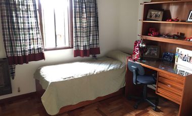 HAEDO SUR  EXCLENTE CHALET 5 AMBIENTES CON FONDO Y PISCINA