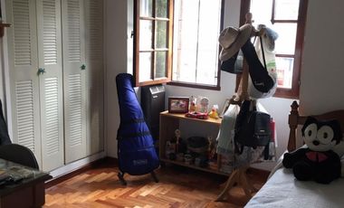 HAEDO SUR  EXCLENTE CHALET 5 AMBIENTES CON FONDO Y PISCINA