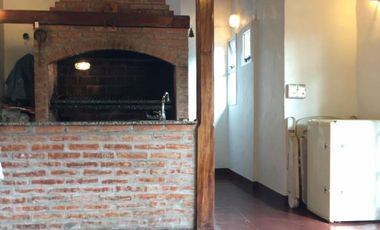 HAEDO SUR  EXCLENTE CHALET 5 AMBIENTES CON FONDO Y PISCINA
