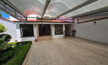 Casa en venta en Colinas del Cimatario con recámaras en planta baja