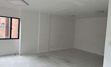 oficina en arriendo/venta en el nogal. Cod A50