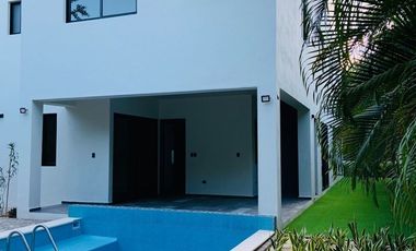 Casa de 3 Habitaciones en el Yucatán Country Club, Priv. TUMIN