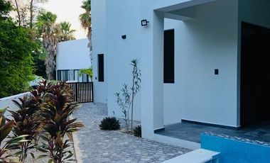 Casa de 3 Habitaciones en el Yucatán Country Club, Priv. TUMIN