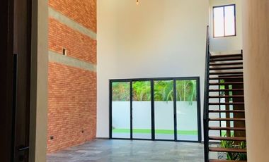 Casa de 3 Habitaciones en el Yucatán Country Club, Priv. TUMIN
