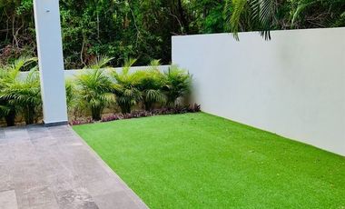 Casa de 3 Habitaciones en el Yucatán Country Club, Priv. TUMIN