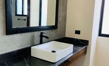 Casa de 3 Habitaciones en el Yucatán Country Club, Priv. TUMIN