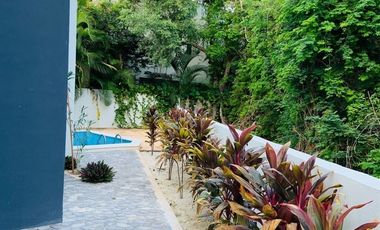 Casa de 3 Habitaciones en el Yucatán Country Club, Priv. TUMIN