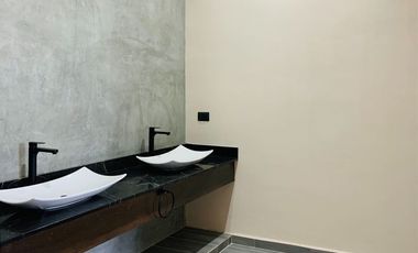 Casa de 3 Habitaciones en el Yucatán Country Club, Priv. TUMIN