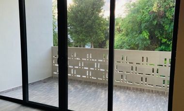 Casa de 3 Habitaciones en el Yucatán Country Club, Priv. TUMIN