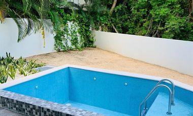 Casa de 3 Habitaciones en el Yucatán Country Club, Priv. TUMIN