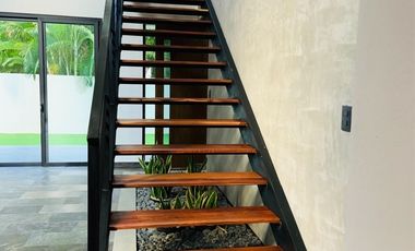Casa de 3 Habitaciones en el Yucatán Country Club, Priv. TUMIN