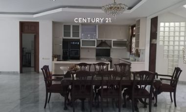 Disewakan Rumah Dengan Kolam Renang Di Pondok Indah Jakarta