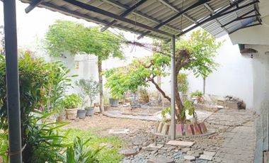 Dijual Rumah Luas Siap Huni di Manyar Jaya Surabaya