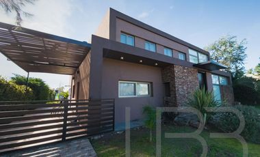 Casa en Club Miralagos