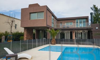 Casa en Club Miralagos