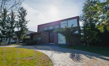 Casa en Club Miralagos