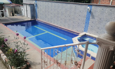 Casa semi urbana con piscina en 390 mill en La Gran via de Tena Cund