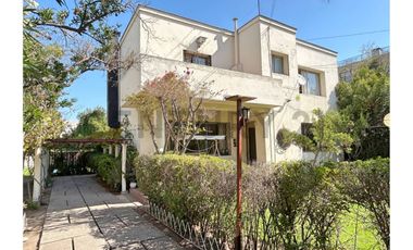 Casa en Venta, 5 dorm, Amplio Terreno, Ñuñoa