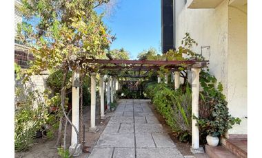 Casa en Venta, 5 dorm, Amplio Terreno, Ñuñoa