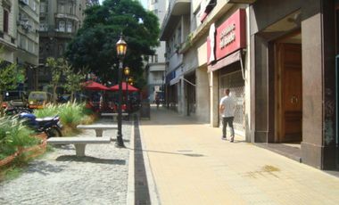 OFICINA FRENTE EN EXCELENTE UBICACIÓN A METROS DE AVENIDA BELGRANO. PLENO CENTRO.