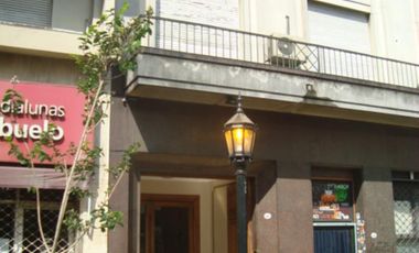 OFICINA FRENTE EN EXCELENTE UBICACIÓN A METROS DE AVENIDA BELGRANO. PLENO CENTRO.