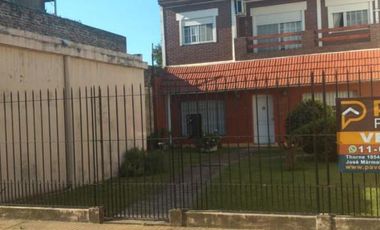 casa en venta Lomas de Zamora ideal dos familias