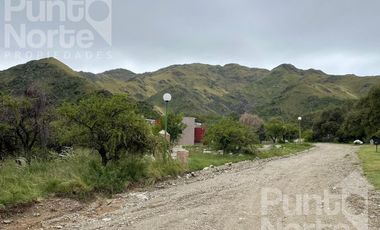 Oportunidad! ultimo Terreno en altura en barrio los Nogales 100% aprovechable, con salida a dos calles