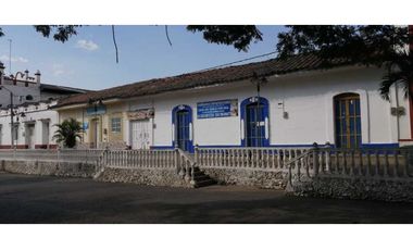 VENDO CASA ESQUINA CORINTO BARRIO CENTRO