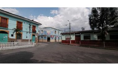 VENDO CASA ESQUINA CORINTO BARRIO CENTRO