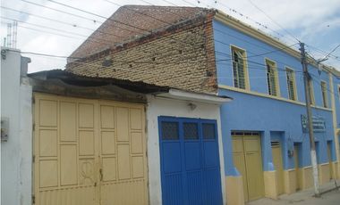 VENDO CASA ESQUINA CORINTO BARRIO CENTRO