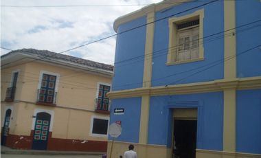 VENDO CASA ESQUINA CORINTO BARRIO CENTRO