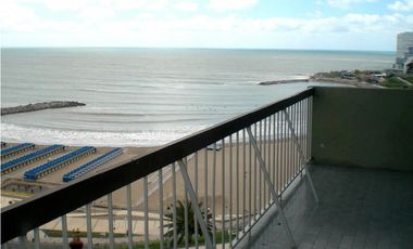 Departamento de 4 amb con cochera. Excelente vista al mar. Zona Varese