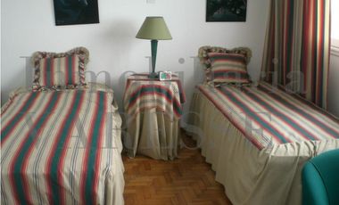 Departamento de 4 amb con cochera. Excelente vista al mar. Zona Varese