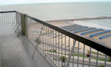 Departamento de 4 amb con cochera. Excelente vista al mar. Zona Varese