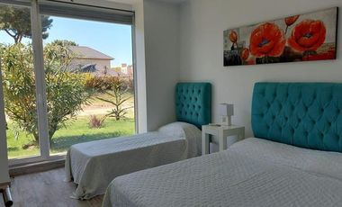 CASA PINAMAR NORTE CON PISCINA CLIMATIZADA