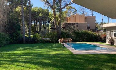 CASA PINAMAR NORTE CON PISCINA CLIMATIZADA