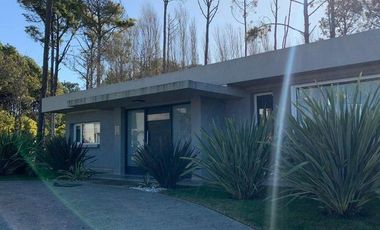 CASA PINAMAR NORTE CON PISCINA CLIMATIZADA