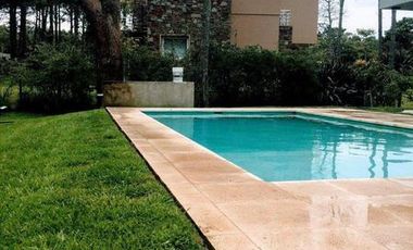 CASA PINAMAR NORTE CON PISCINA CLIMATIZADA