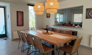 CASA PINAMAR NORTE CON PISCINA CLIMATIZADA