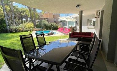 CASA PINAMAR NORTE CON PISCINA CLIMATIZADA
