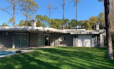 CASA PINAMAR NORTE CON PISCINA CLIMATIZADA