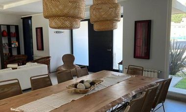 CASA PINAMAR NORTE CON PISCINA CLIMATIZADA
