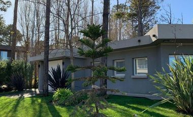 CASA PINAMAR NORTE CON PISCINA CLIMATIZADA