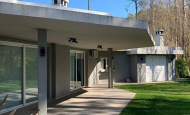 CASA PINAMAR NORTE CON PISCINA CLIMATIZADA