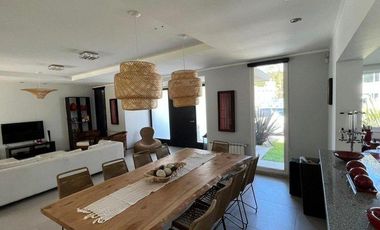 CASA PINAMAR NORTE CON PISCINA CLIMATIZADA