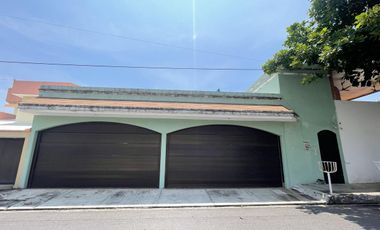 COSTA DE ORO, Casa en VENTA con 2 recamaras en PLANTA BAJA, ALBERCA, salon de eventos, cuarto de servicio