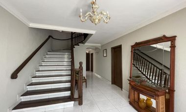 COSTA DE ORO, Casa en VENTA con 2 recamaras en PLANTA BAJA, ALBERCA, salon de eventos, cuarto de servicio